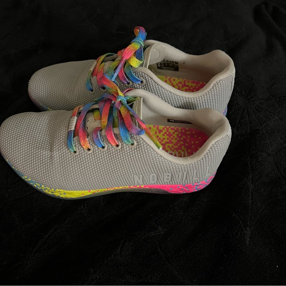 NOBULL Light Gray Sneakers with Multicolor Laces